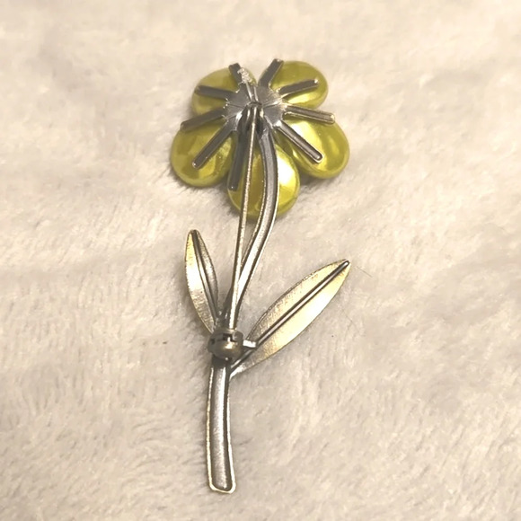#471 Gold tone yellow flower brooch - Picture 5 of 5